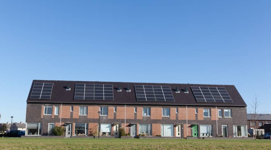 Kosten zonnepanelen Plat dak [2020] | Prijsvoorbeelden